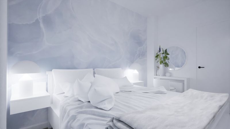 sypialnia-z-błękitną-tapetą